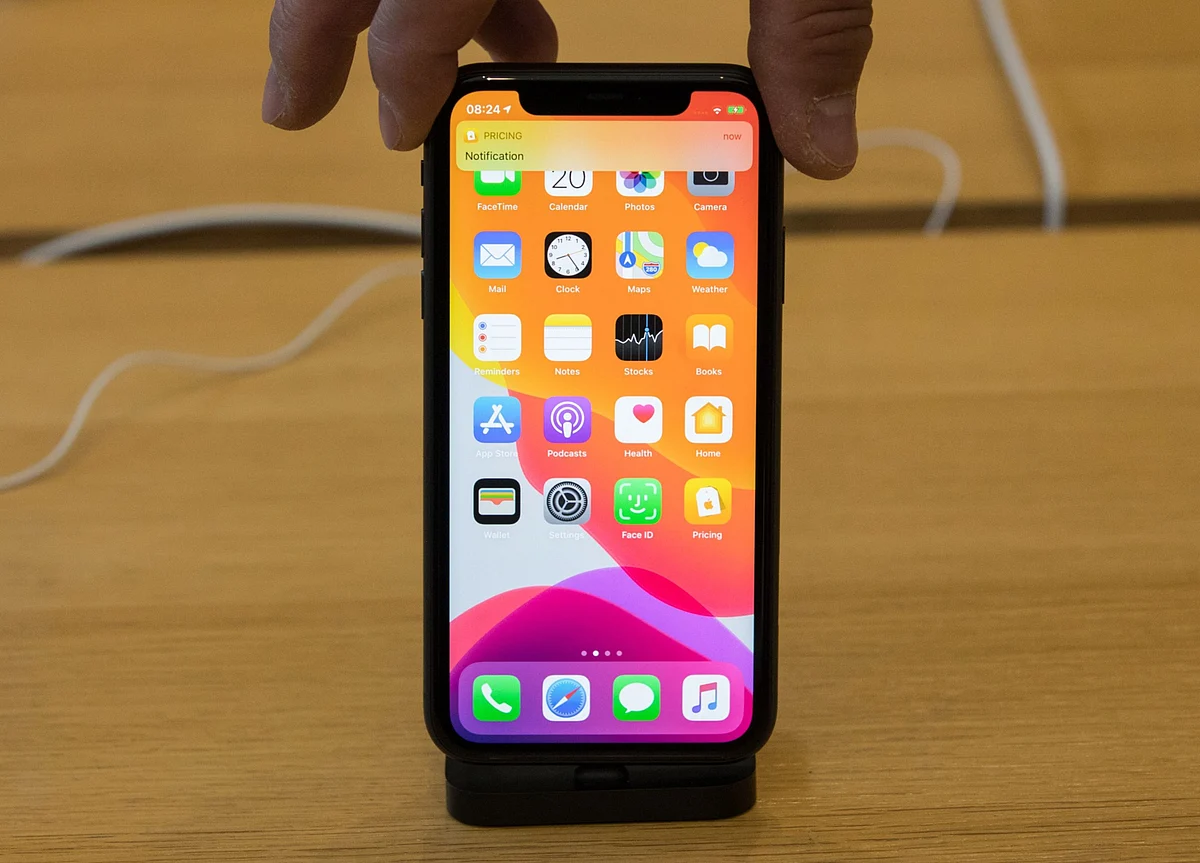iPhone Display Supplier Sees OLED Smartphone Deluge From 2021