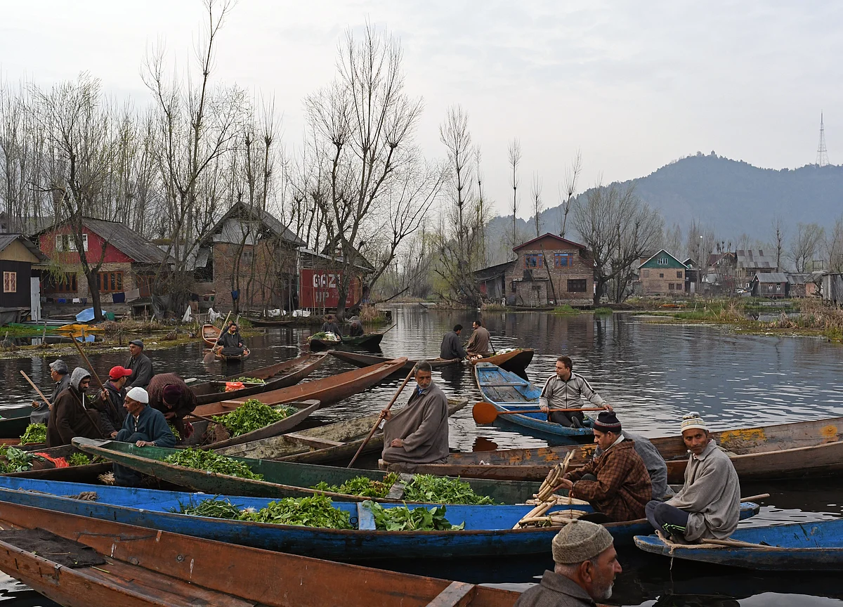 J&K Governor Directs Lifting Of Security Advisory To Tourists