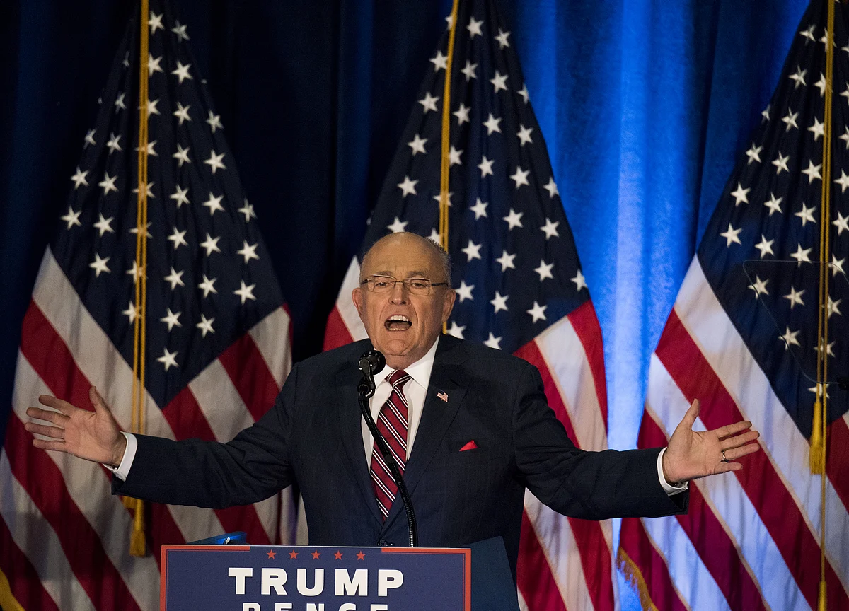 Trump Stands by ‘Great Guy’ Giuliani as Investigation Deepens