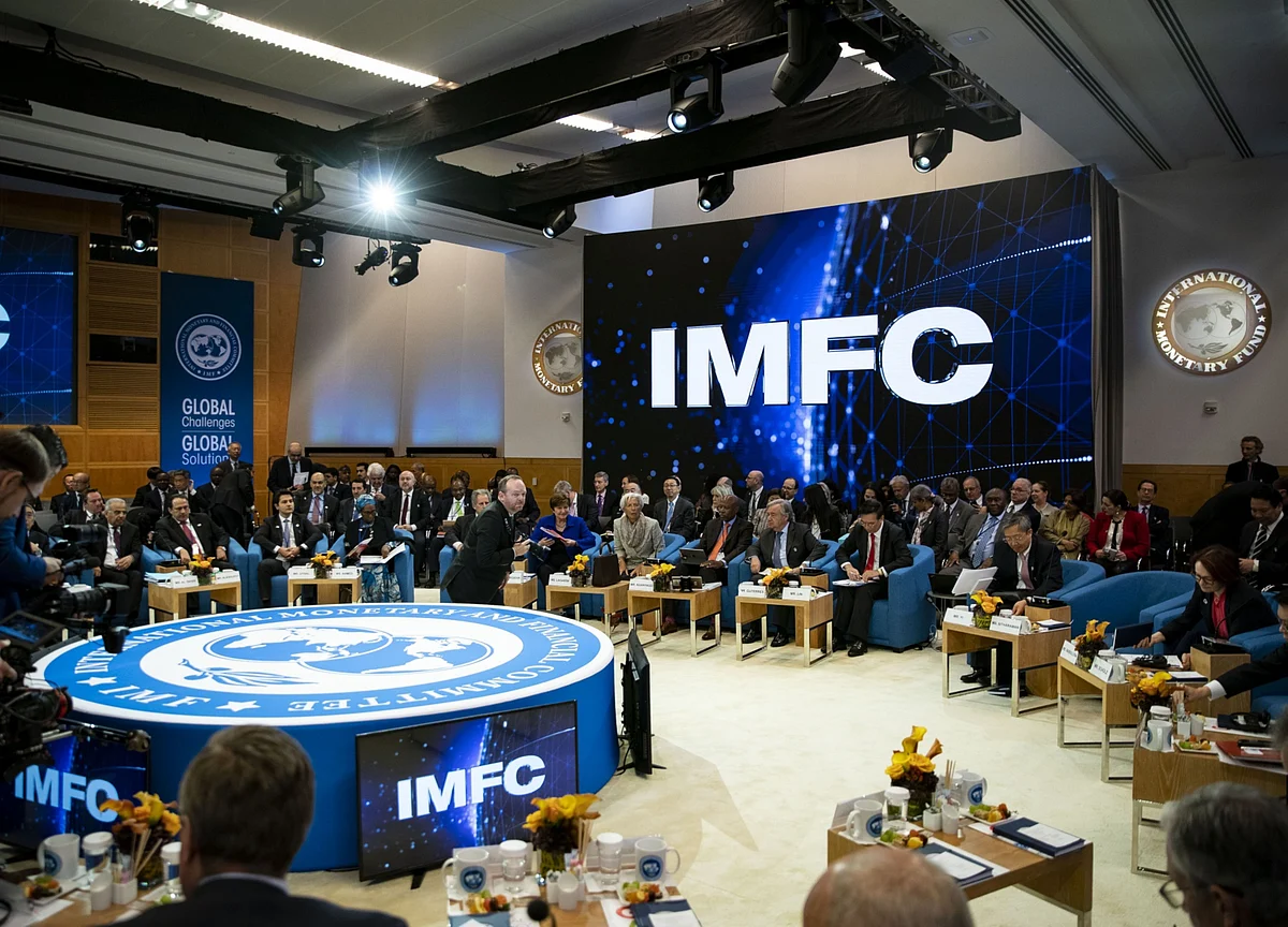 World Economy Chiefs Flirt With the Idea of Fiscal Stimulus