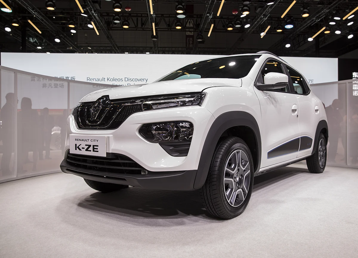 Renault Plans Bigger Electric Car to Rival Tesla and VW