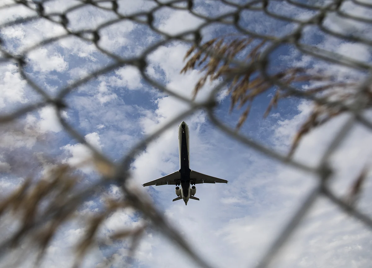 DGCA Asks Airlines To Send Repeated SMS To Passengers On Flight Delay, Boarding Gate Change