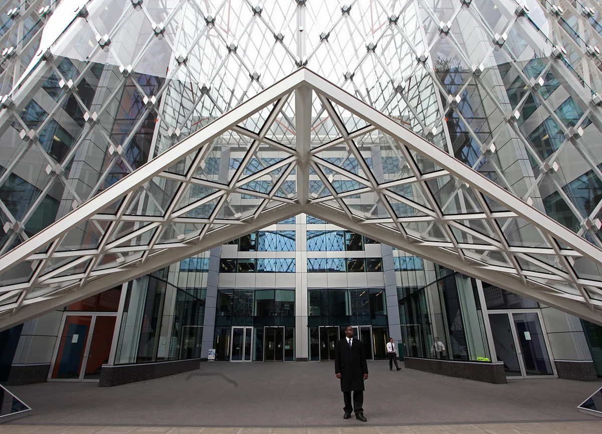 Alan Howard Opts for Trading Over Management to Boost Returns
