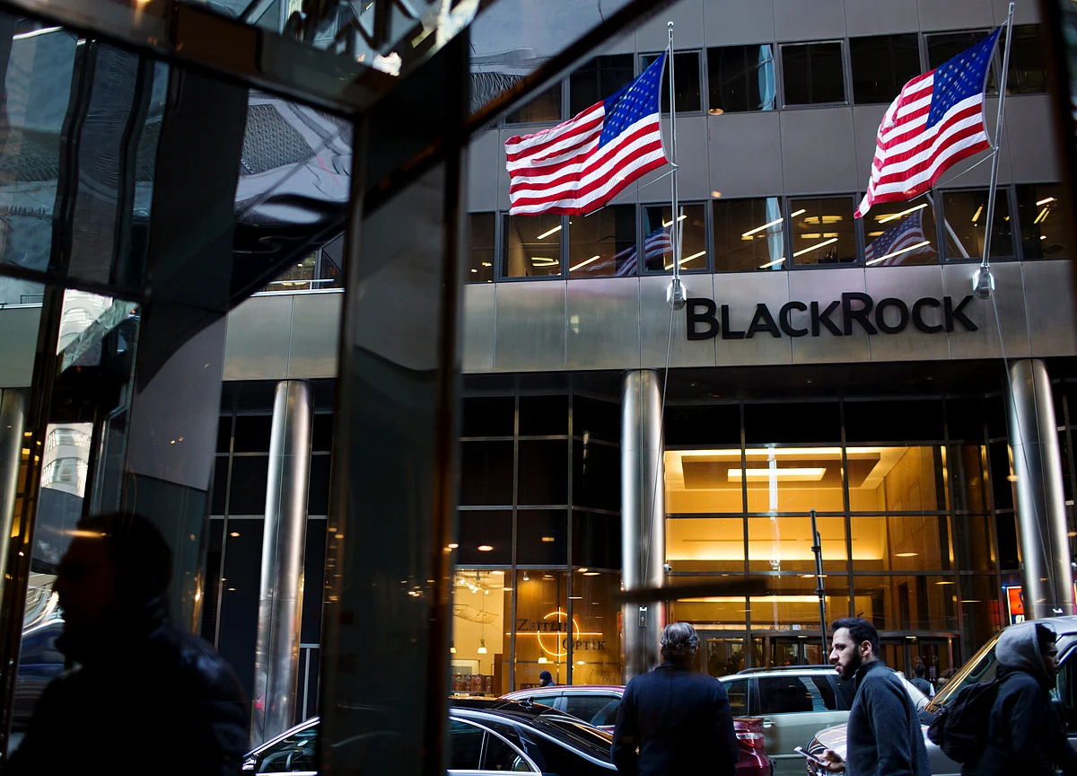 BlackRock Poised to Add India Bonds as Selloff Boosts Appeal