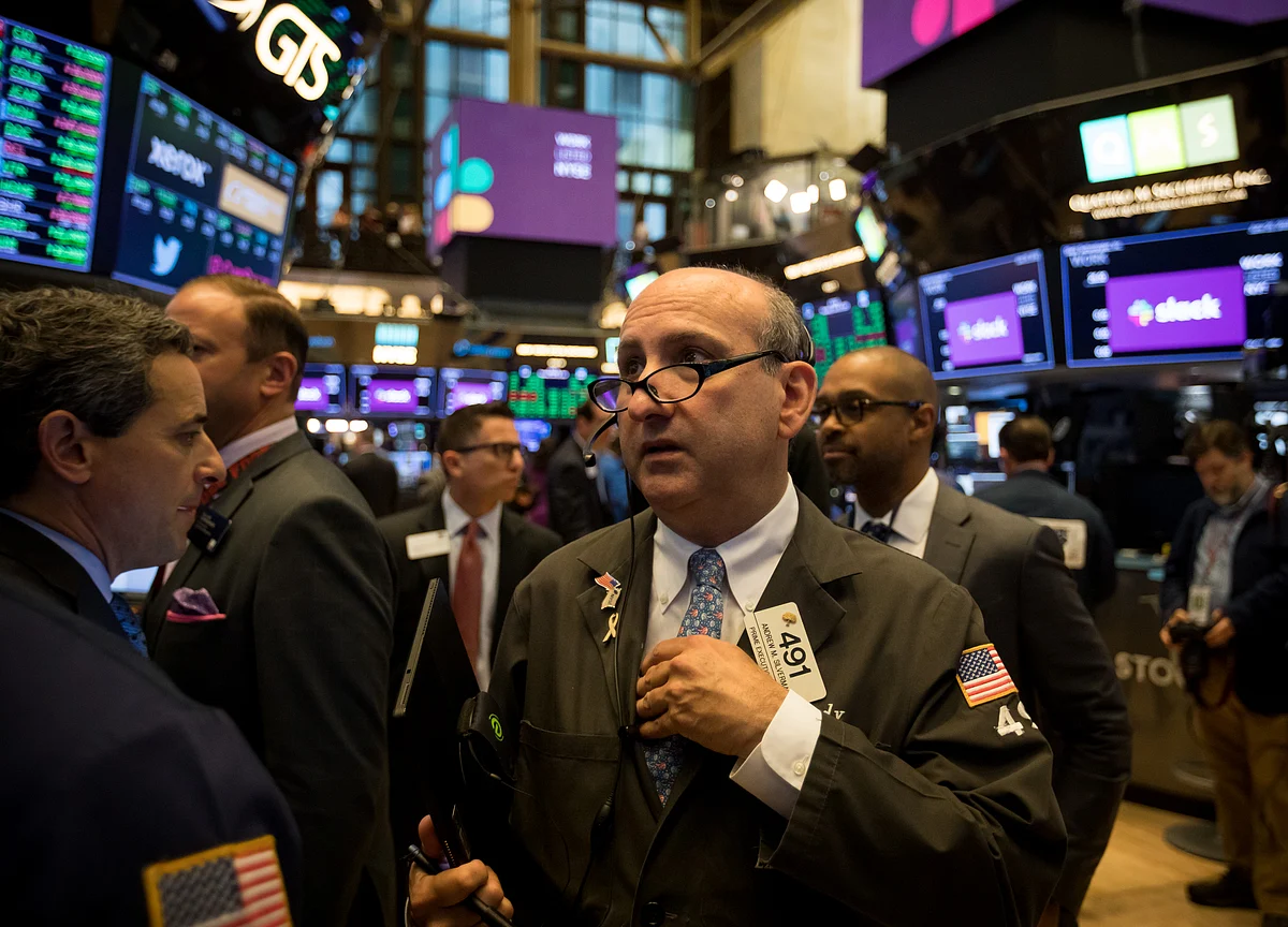 U.S. Stocks Approach Record Highs; Bonds Decline: Markets Wrap