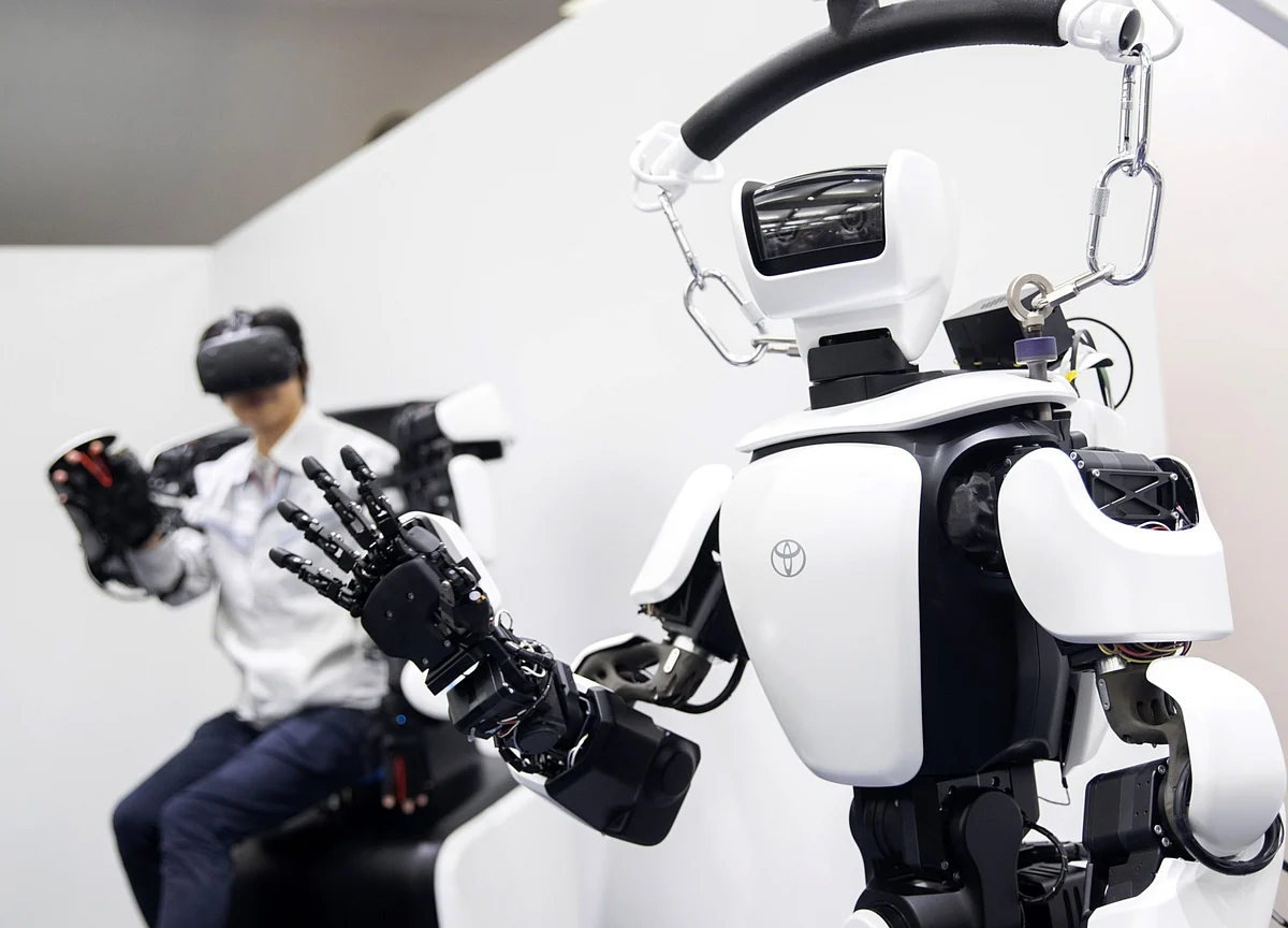 Yes, Robots Are Hurting Your Pay, Fed Study Finds