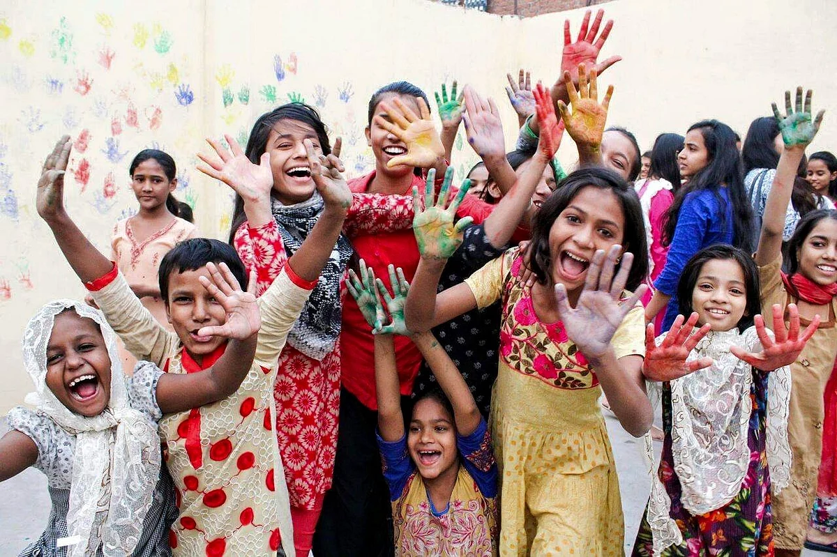Children and volunteers celebrate Holi in Delhi. (Photograph: Make A Difference)