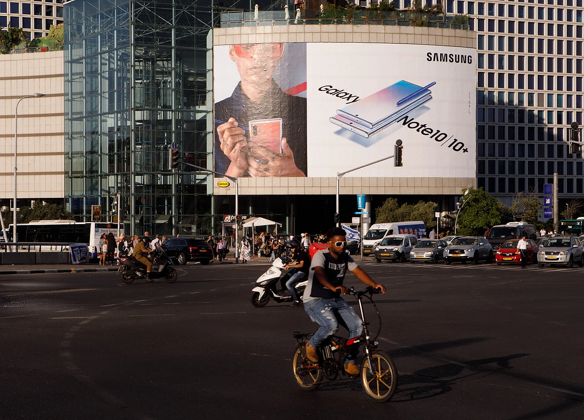 Samsung Beats Estimates as Demand Picks Up for Note, IPhone