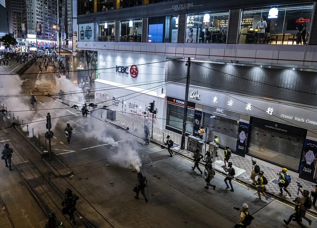 More Than 70 Injured as Hong Kong Protesters, Police Clash