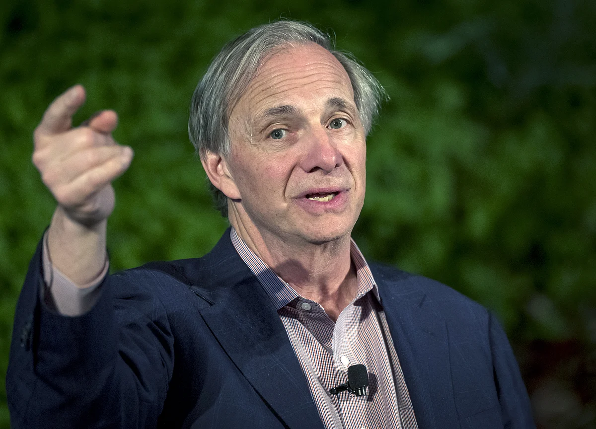 Dalio Says Investors ‘Crazy’ to Hold Government Bonds Now