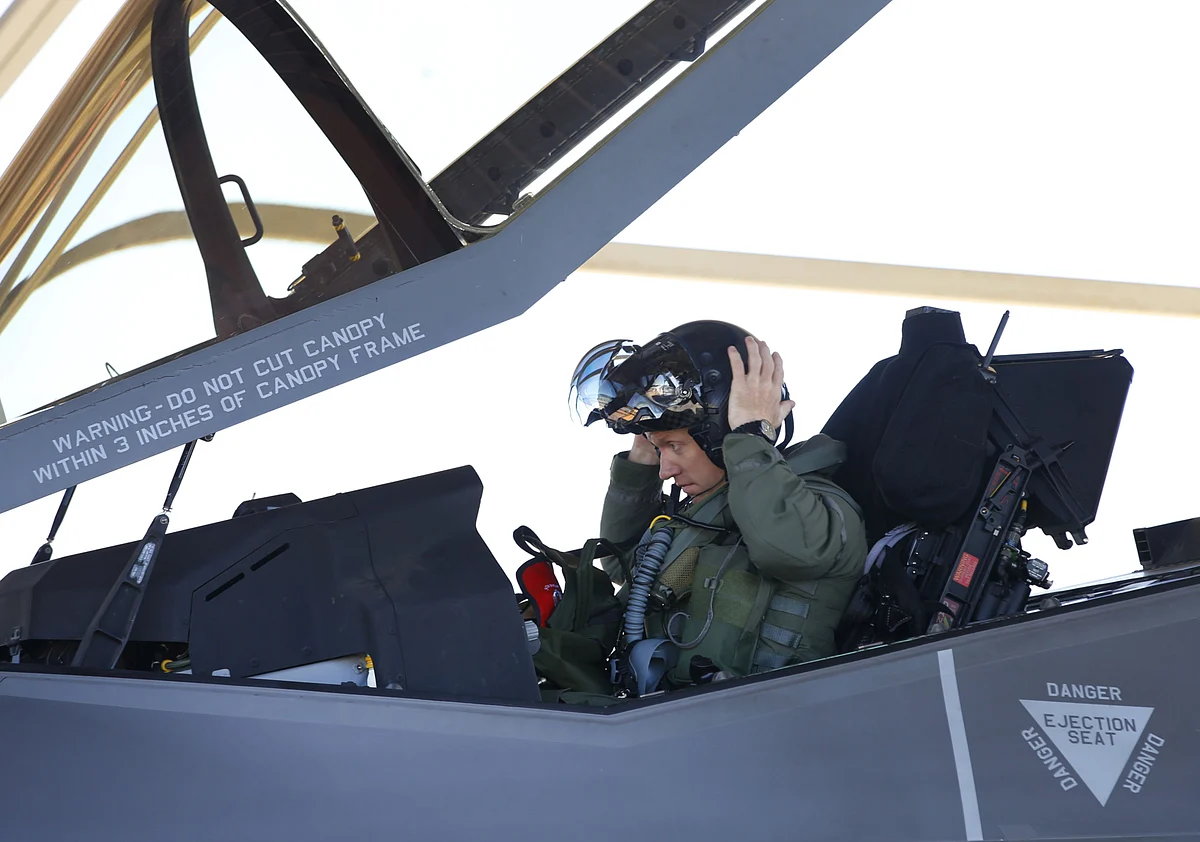Pentagon Gets a Fix for F-35 Bug in $400,000 Pilot Helmets