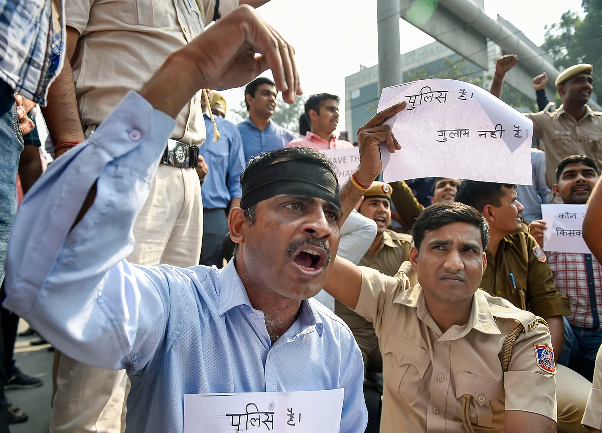 Delhi Police Personnel Take To Streets Against Attack On Colleagues