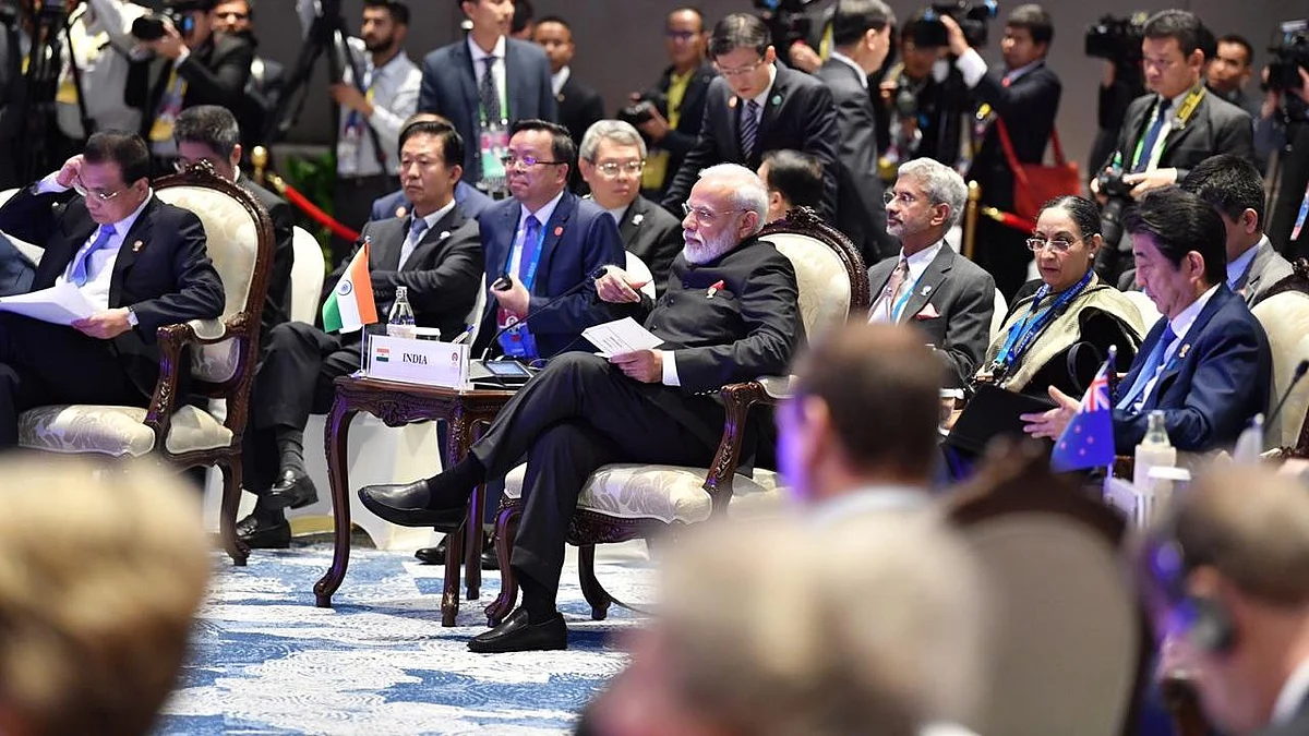 Prime Minister Narendra Modi with ASEAN leaders in Bangkok, on Nov. 4, 2018. (Photograph: PTI)