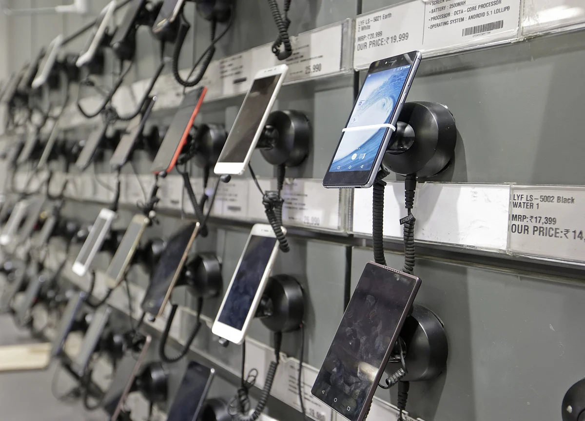 Government May Restore 2% Additional Duty Incentive On Mobile Phones Export