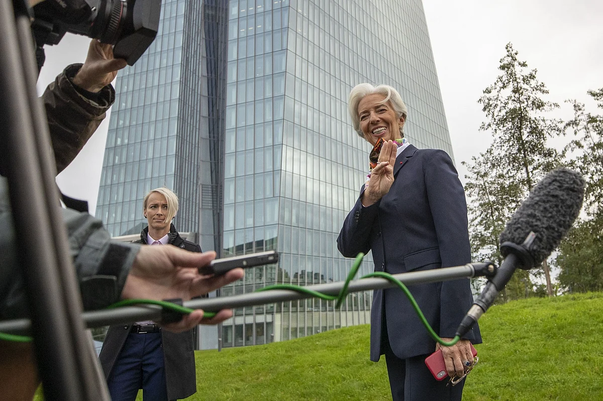 ECB Flags Risks to Financial Stability From Its Own Stimulus