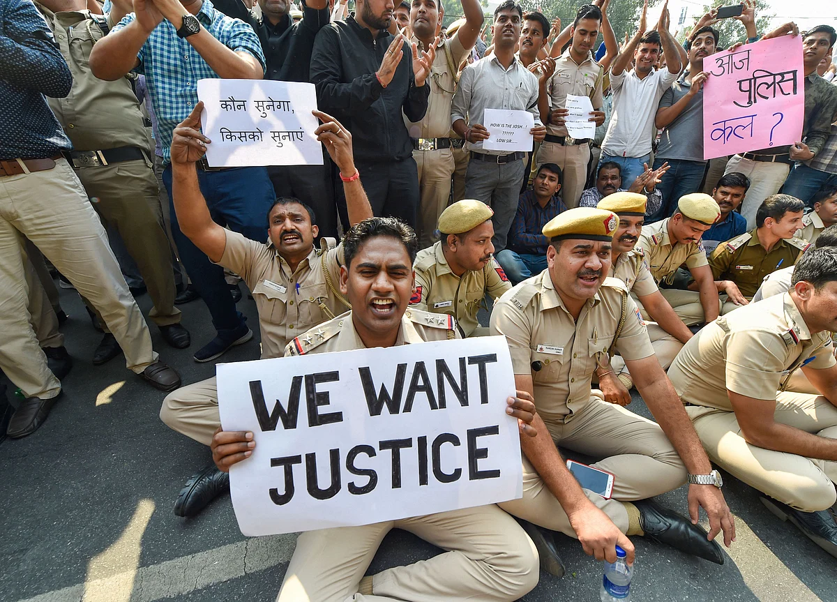 Unprecedented Protests By Delhi Police Against Attack By Lawyers Called Off