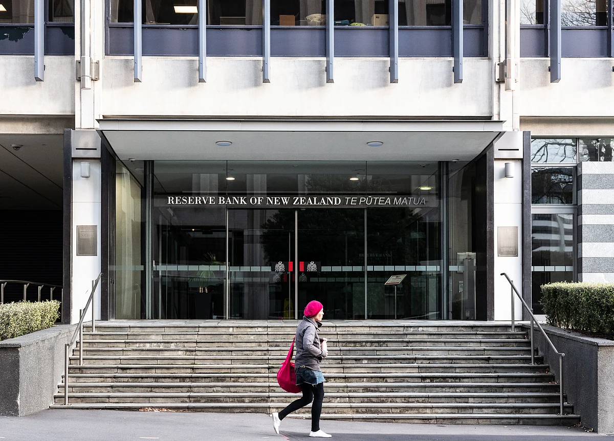 RBNZ Could Cut in February if Needed, Deputy Governor Says