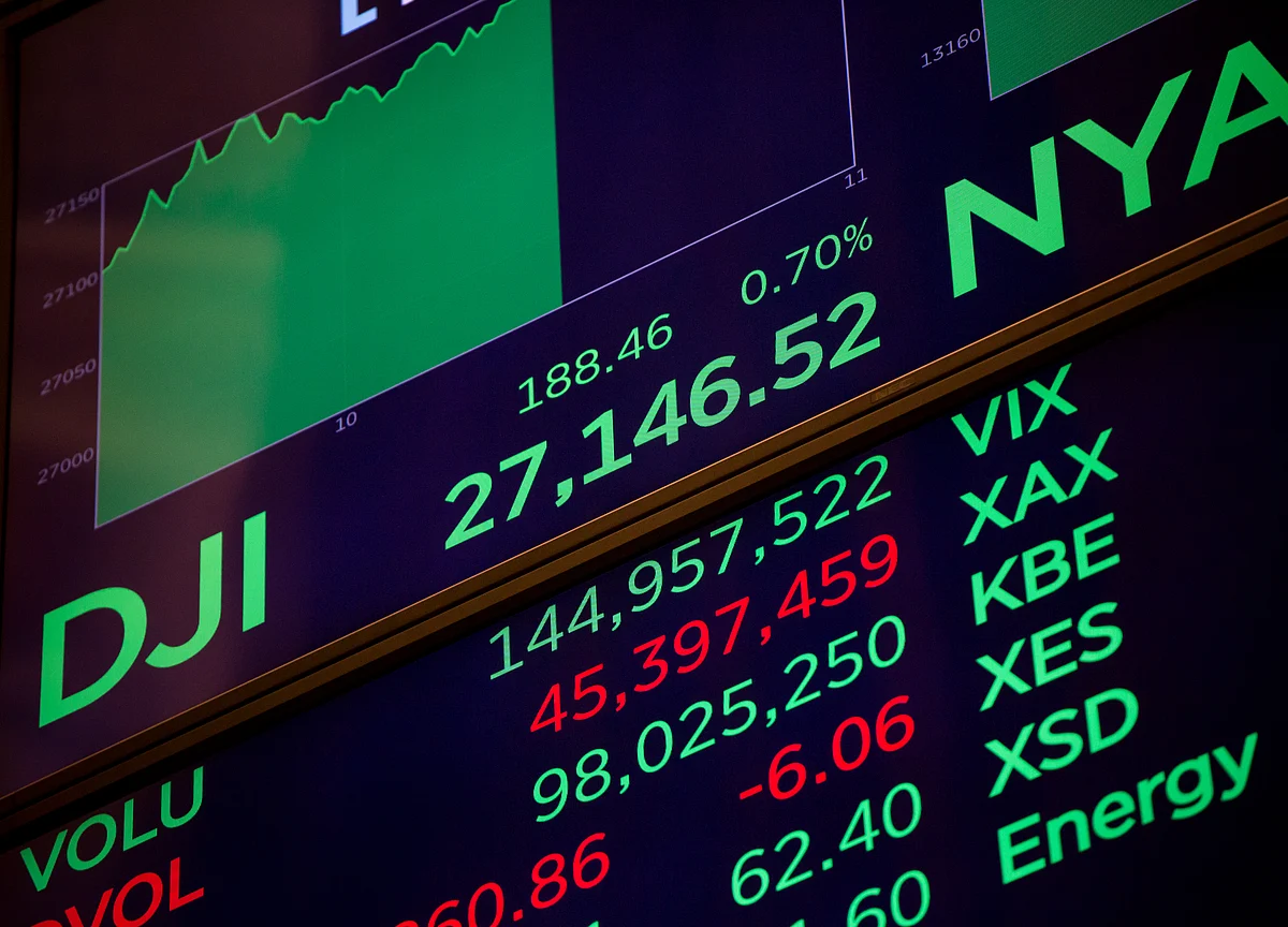 Hedge Funds Hit by Investor Redemptions for 8th Straight Month