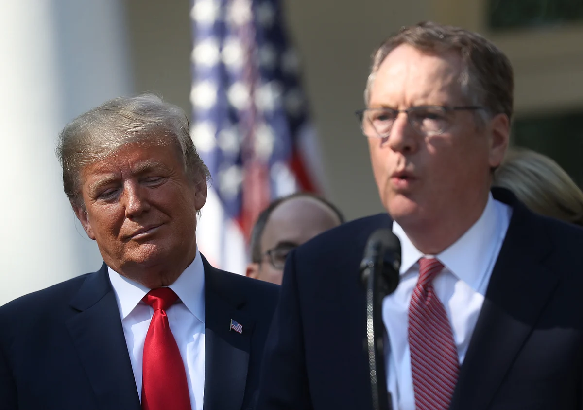 U.S. President Donald Trump listens as Robert Lighthizer, U.S. trade representative, speaks in the Rose Garden of the White House in Washington, D.C. (Photographer: Andrew Harrer/Bloomberg)