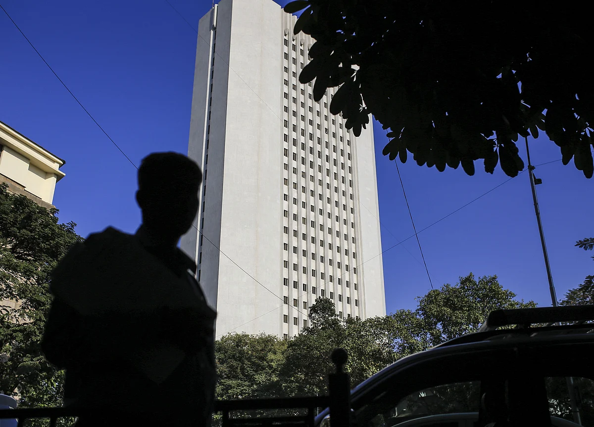 Indian Bond Markets Breathe Easier Despite Conservative Central Bank Intervention