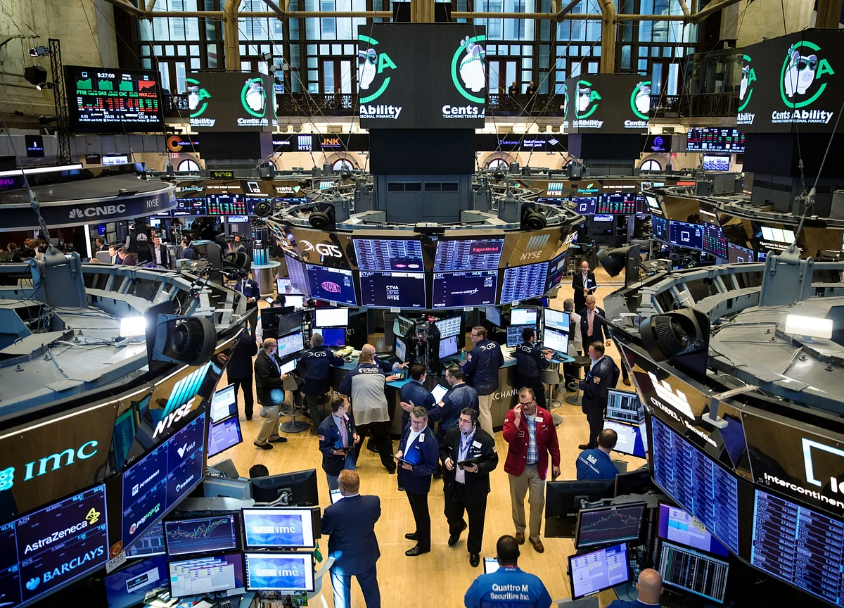 Stocks Flirt With New High on Earnings, Trade Talk: Markets Wrap