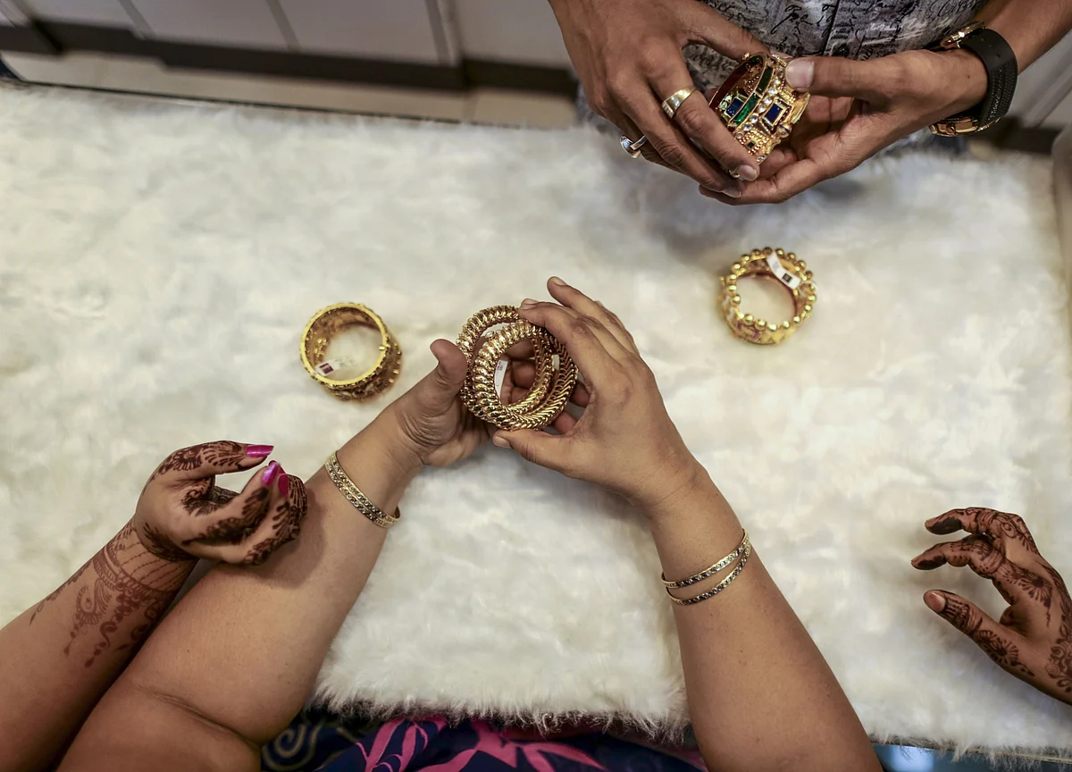 Government Raises Duty Drawback Rates For Gold, Silver Jewellery Exports