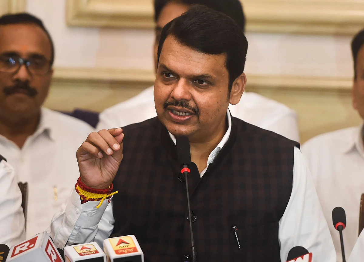 Non-Disclosure Of Cases: Summons Delivered To Fadnavis