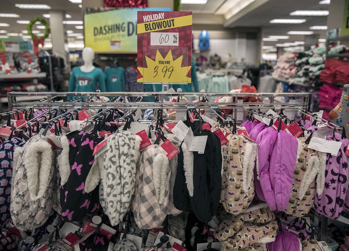 Black Friday, Spending Put U.S. Consumer in the Spotlight