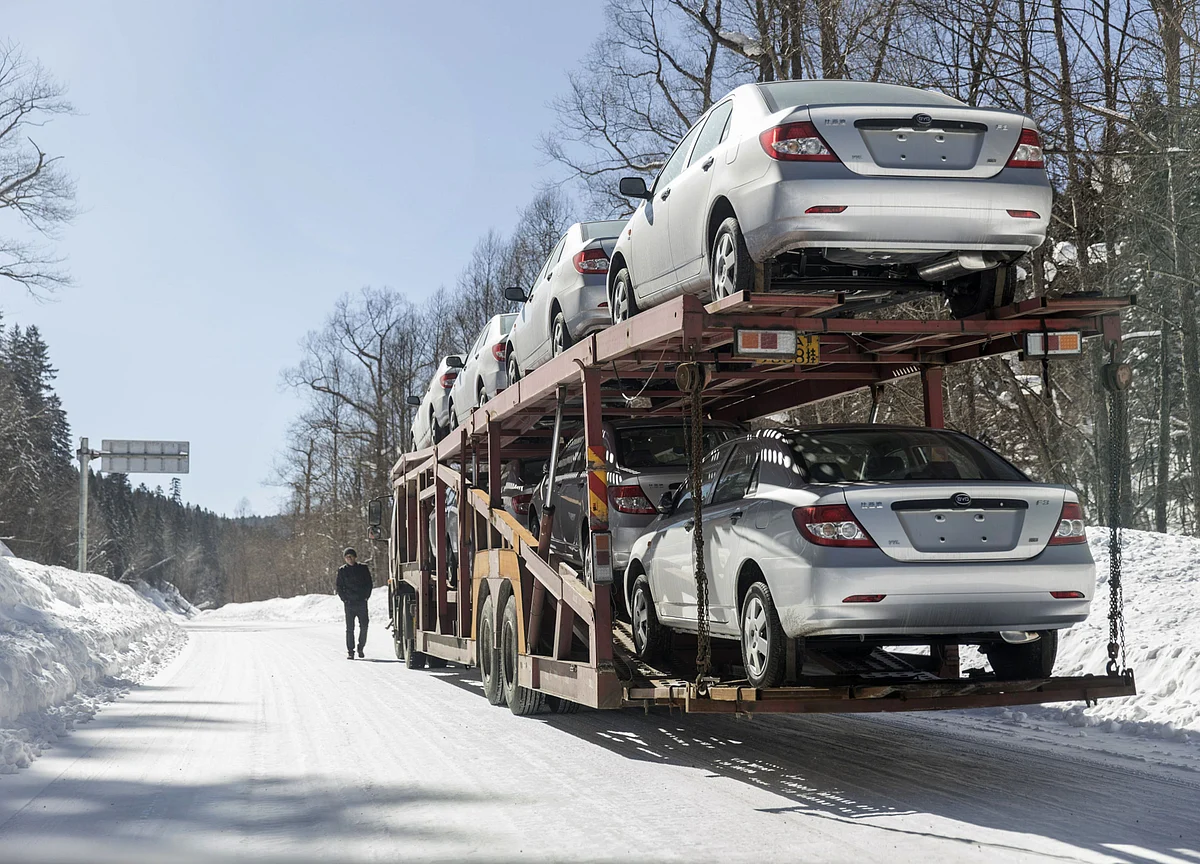 China Car Sales Plunge to Fresh Depths as Virus Spreads