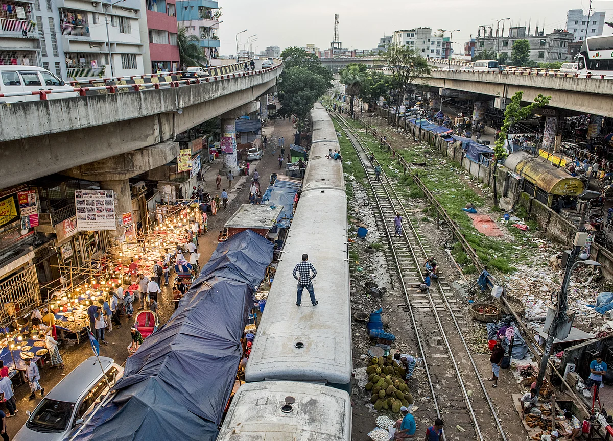 Bangladesh Plans Debut Dollar Bond in Bid to Diversify Economy