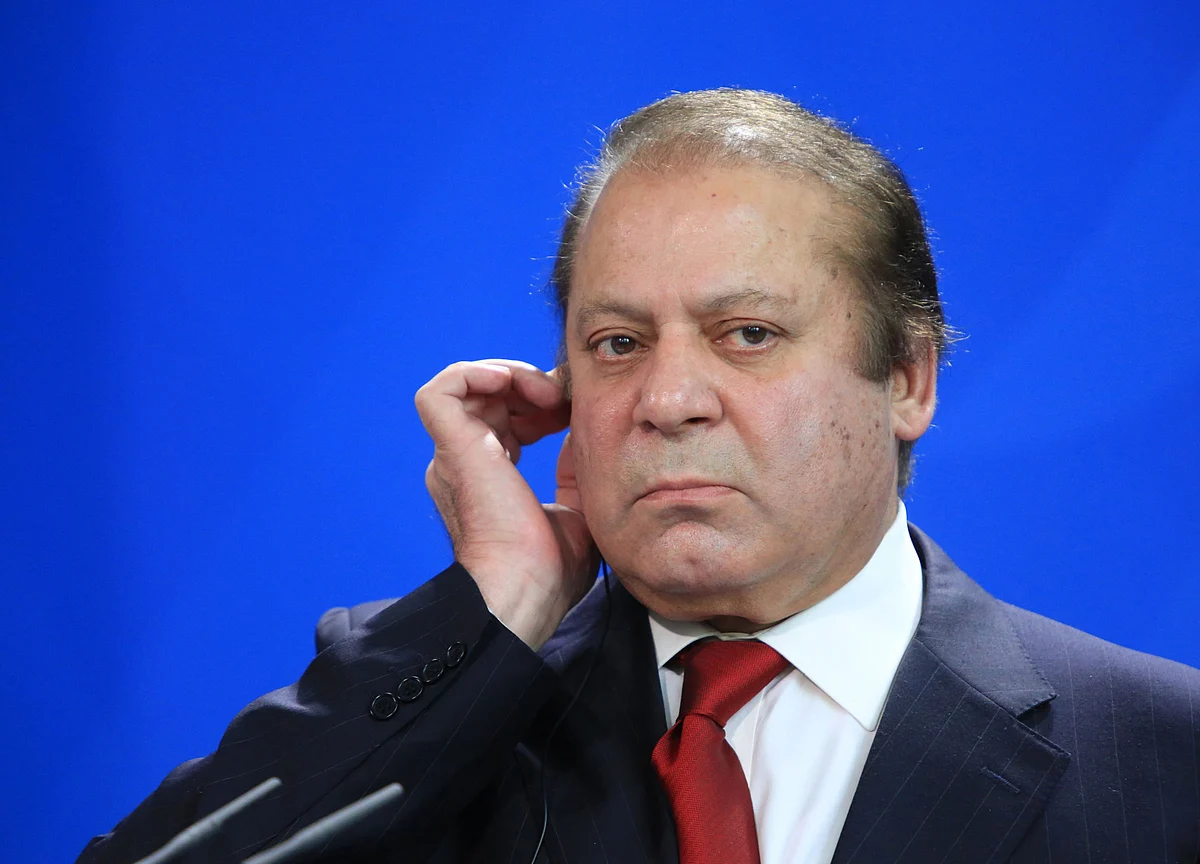 Pakistan’s Convicted Ex-PM Leaves for U.K. for Medical Treatment