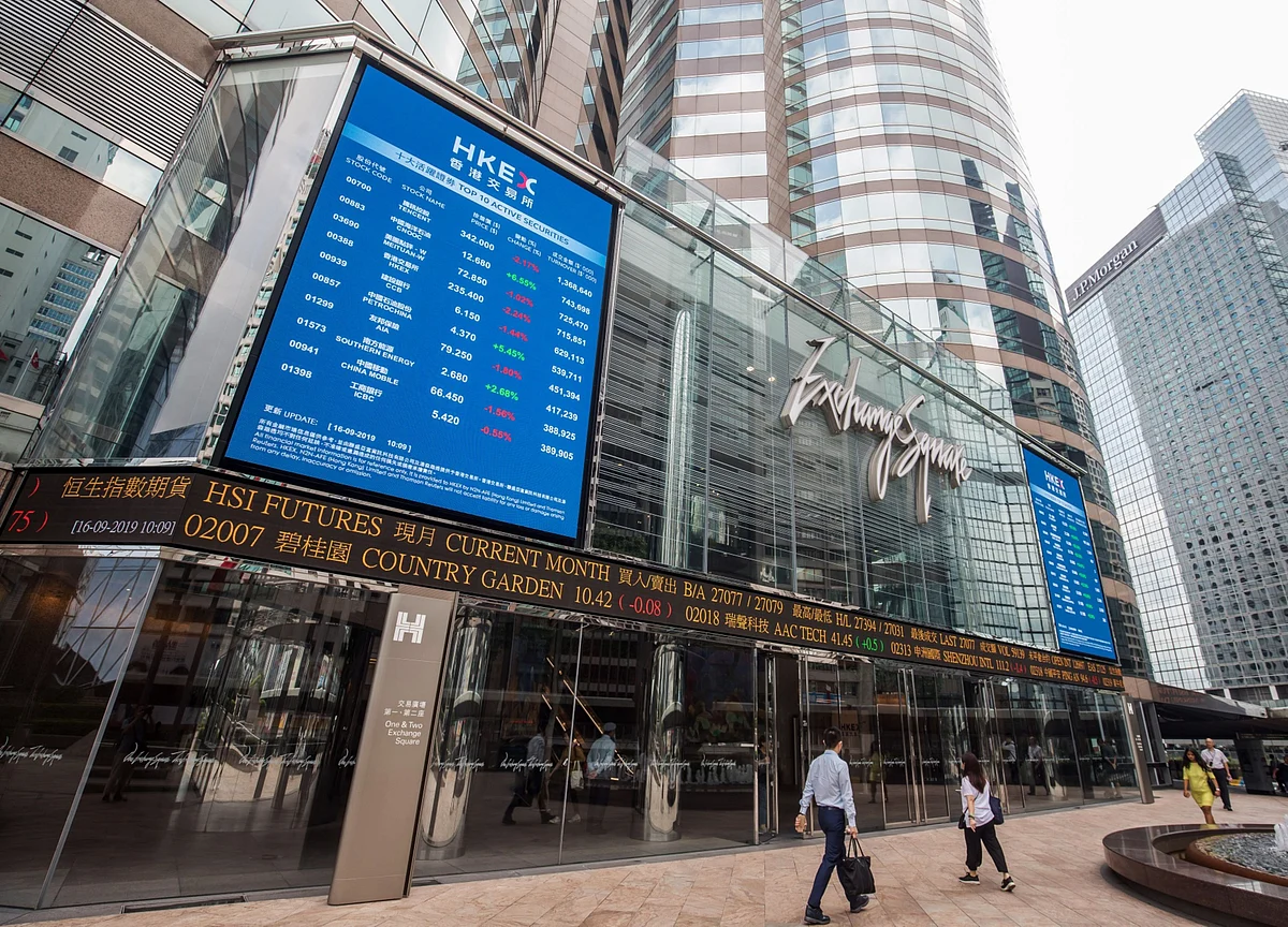 Hong Kong’s Stock Market Slump Was Not as Painful as Feared