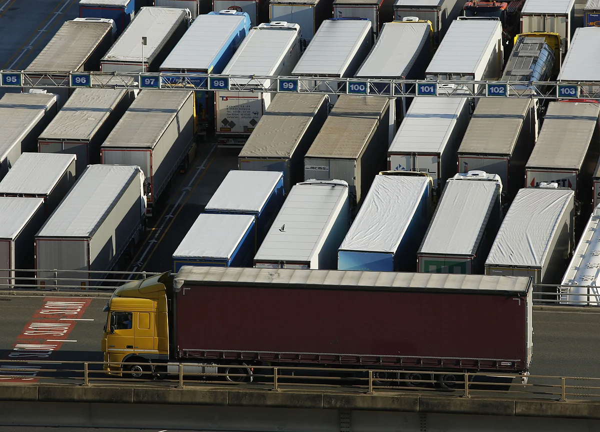 France Mocks U.K. Threats on Trade Talks as ‘For the Birds’