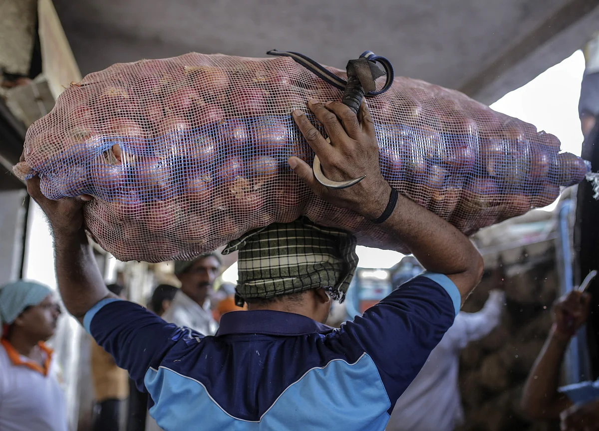 Retail Onion Prices Touch Rs 140/Kg-Mark In Few Cities