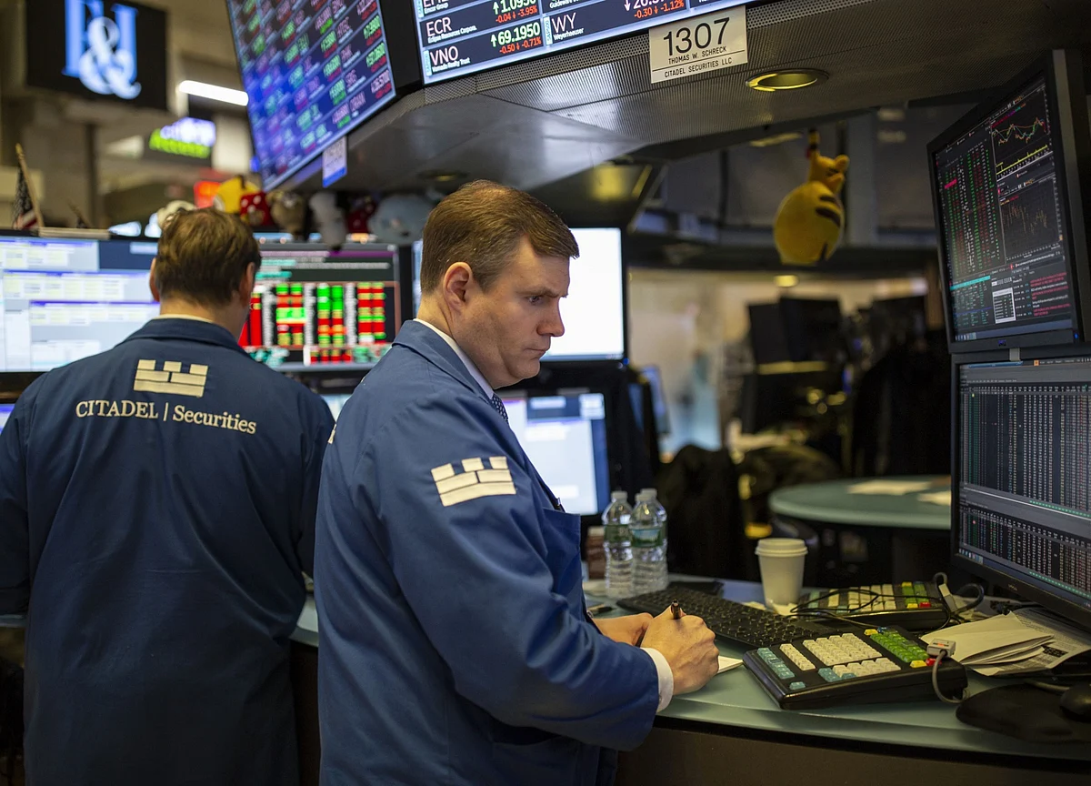 U.S. Stocks Decline, Bonds Mixed on Trade Jitters: Markets Wrap