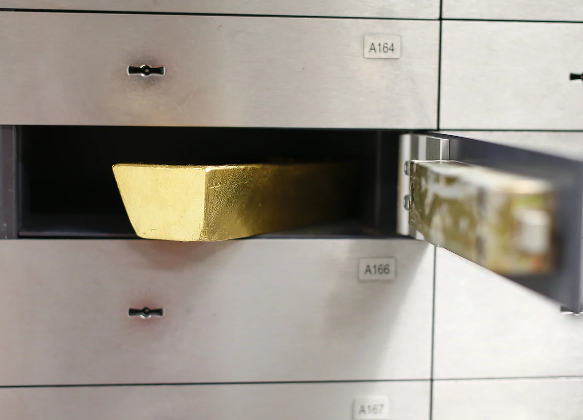 Gold Suffers Worst Week in Three Years as Bulls Run for Cover