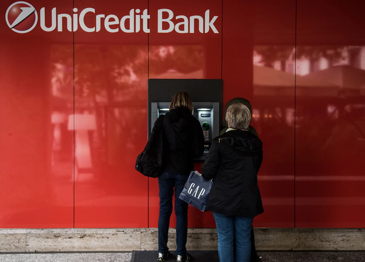 Global Bank Job Cull Tops 75,000 This Year as UniCredit Cuts