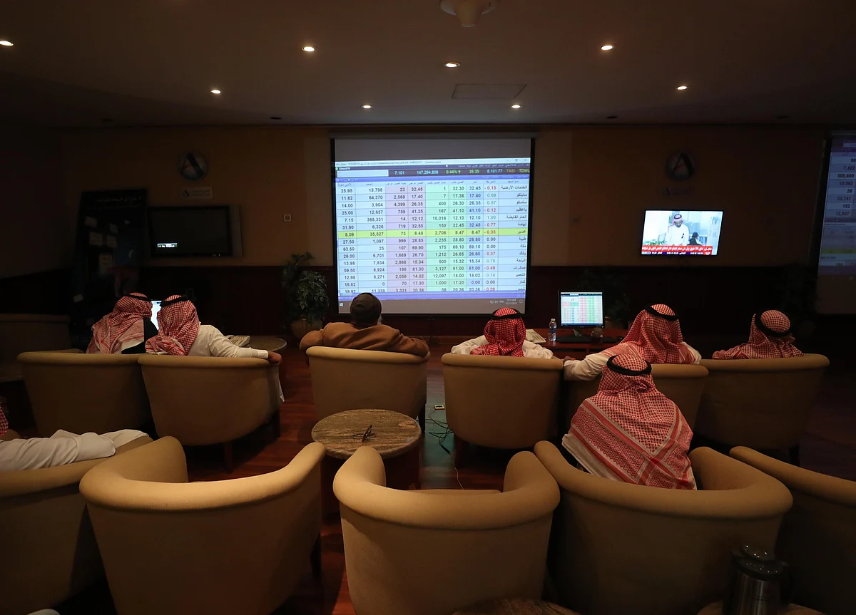 Aramco Closes Below $2 Trillion as Stock Extends Decline