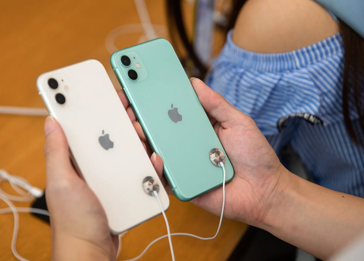 Apple to Dodge $150-Per-IPhone Levy If Trump Delays Tariffs