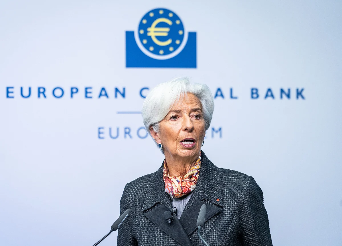 Lagarde’s ECB Keeps Policy on Hold as Strategy Review Looms