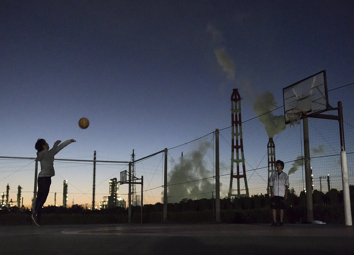 Persistent Carbon Emissions Signal Global Climate Goal Is Out of Reach