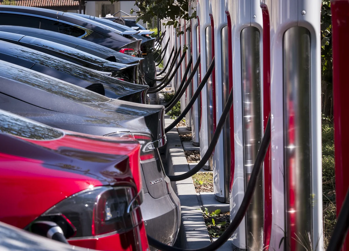 Trump Helped Nix Electric Car Tax Measure Sought by Tesla, GM