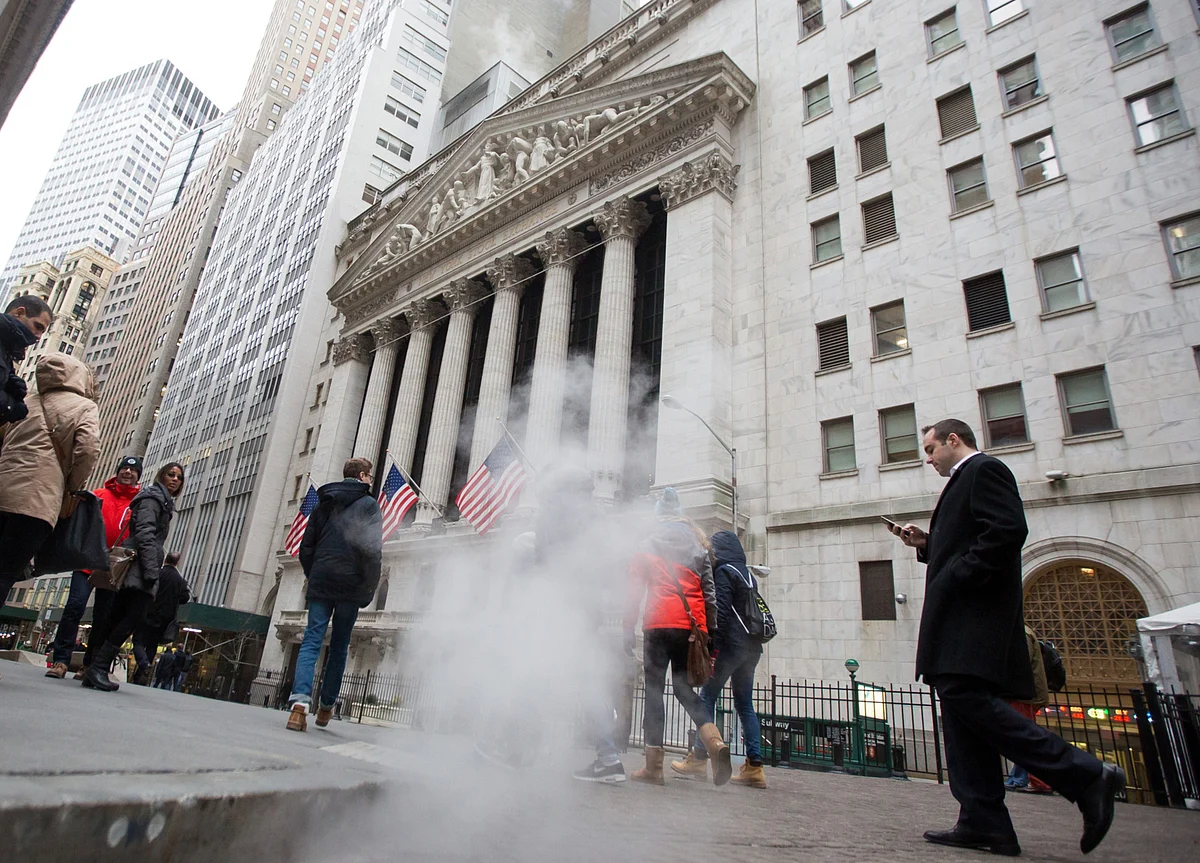 Stocks Drop, Bonds Jump as Trump Dents Trade Hopes: Markets Wrap