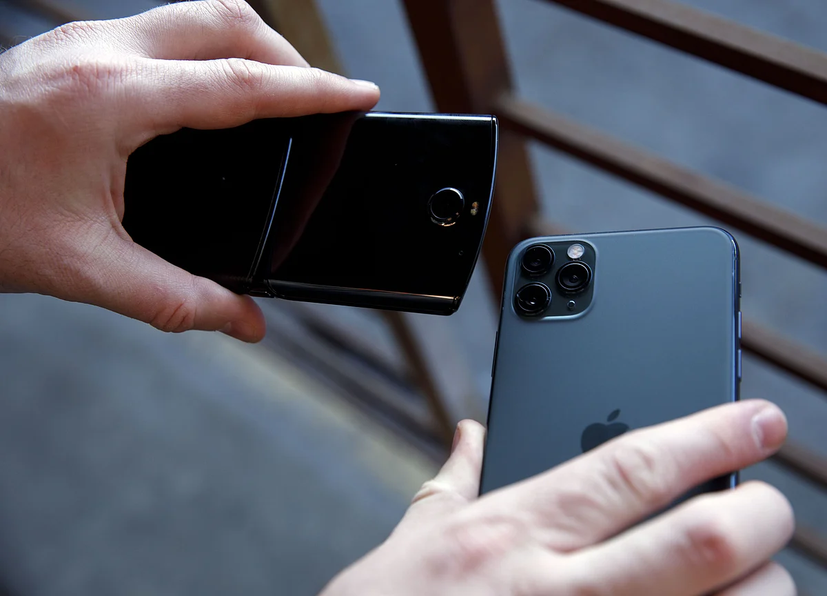 Motorola Delays $1,500 Foldable Razr Phone Due to Supply Issues