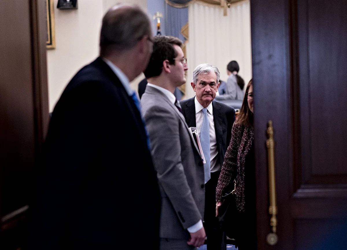 Job-Crusader Powell Signals Long Policy Pause Amid Low Inflation