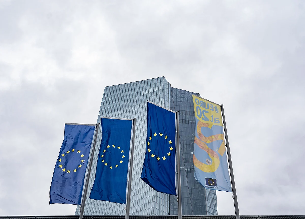 ECB Policy Makers Said to Discuss Central Bank Digital Currency