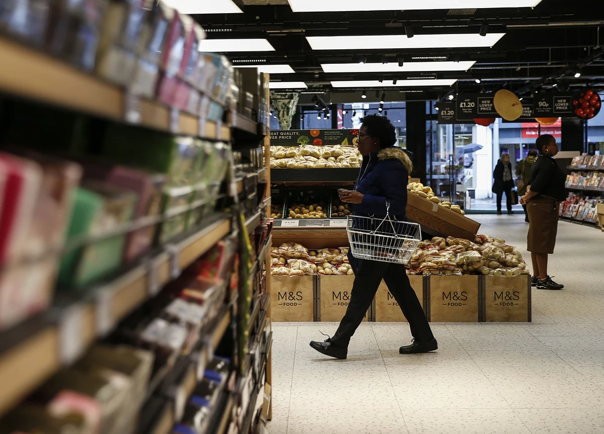 U.K. Consumer Confidence Rises With Appetite for Big Purchases