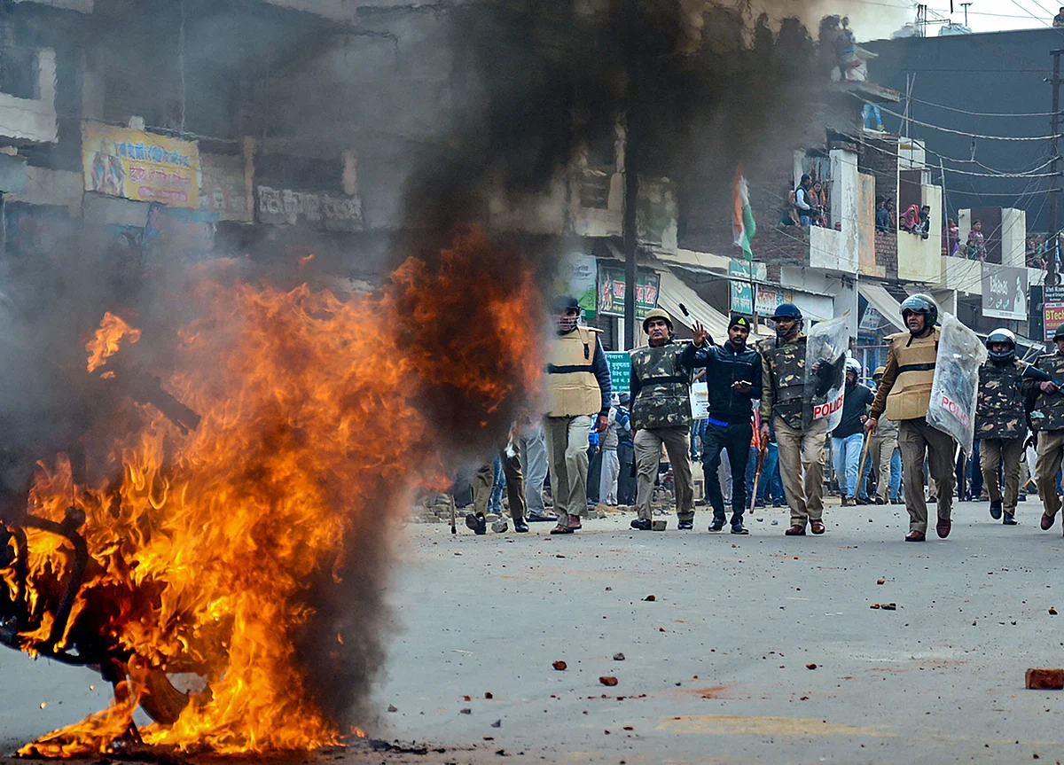 India Protests Turn Deadly as Government Crackdown Deepens