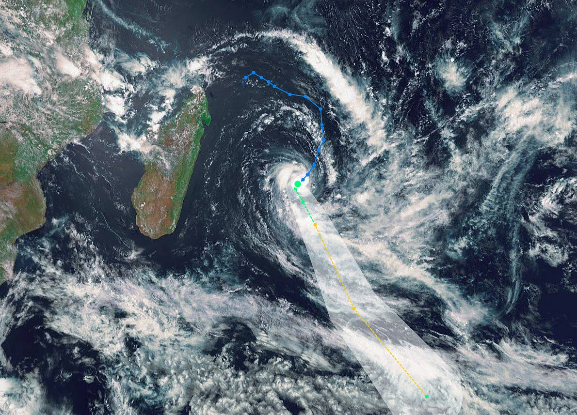 Cyclone Alert Forces Mauritius to Close Stock Exchange, Airport