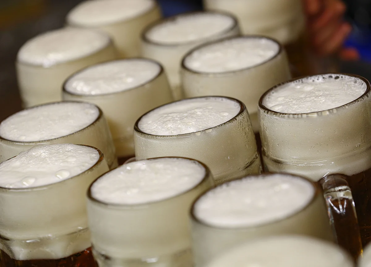 Beer Makers Face Tough Times as Teens Drink Less, Cowen Says